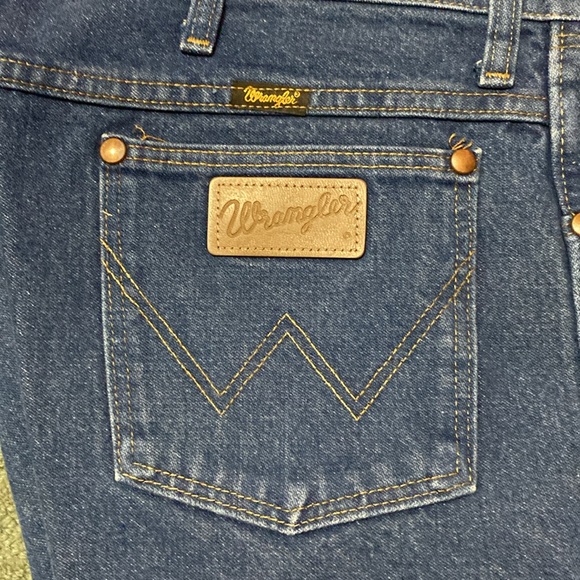 40x32 denim Wrangler jeans 1 pair of starched medium wash jeans. - Picture 2 of 3